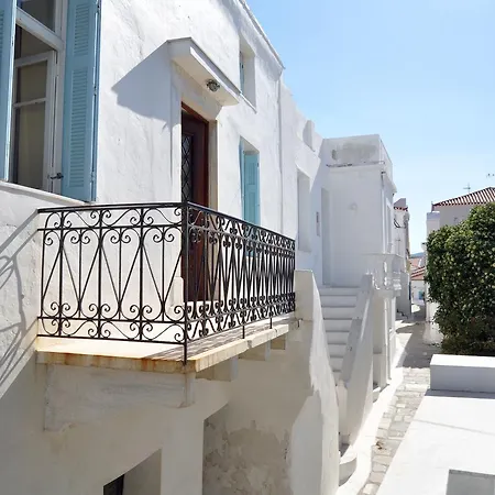 Neoclassical House Nyaraló